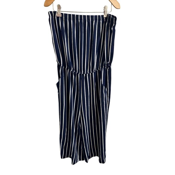 👗 2/$30 👗 Navy & White Striped Capri Jumpsuit M, Elastic Waist & Pockets - Picture 1 of 5